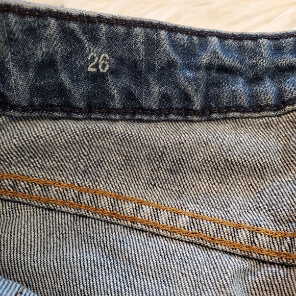 Gap Maternity Denim Summer Short - medium wash - Picture 4 of 7